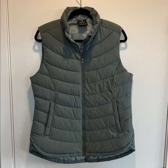 Windriver Jackets & Blazers - Women’s Puffer Vest Size M Sage Green